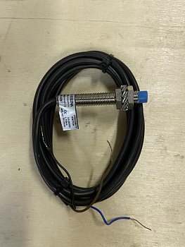 LM8-3002NA Индуктивный датчик 